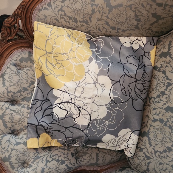 Yellow and Grey Pillow Case bundle - Picture 5 of 7